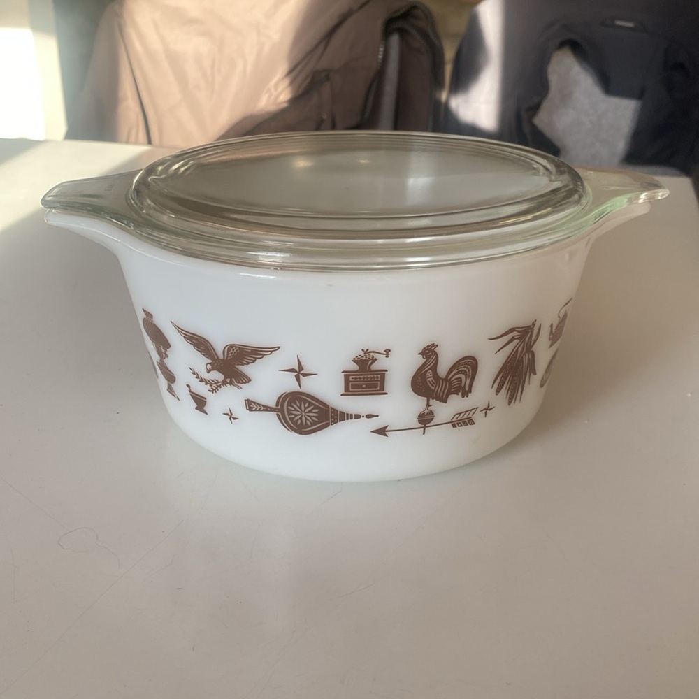 Pyrex Early American 1.5 quart Casserole Dish with Lid - Picture 4 of 11